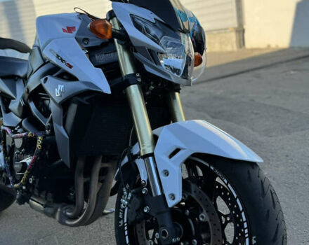 Белый Сузуки GSX-S 750, объемом двигателя 0.75 л и пробегом 15 тыс. км за 7200 $, фото 10 на Automoto.ua