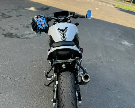 Белый Сузуки GSX-S 750, объемом двигателя 0.75 л и пробегом 15 тыс. км за 7200 $, фото 14 на Automoto.ua