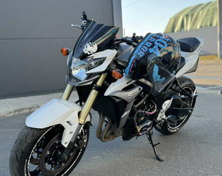 Белый Сузуки GSX-S 750, объемом двигателя 0.75 л и пробегом 15 тыс. км за 7200 $, фото 1 на Automoto.ua