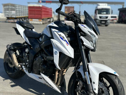 Сузукі GSX-S 750 2017 у Одесі на Automoto.ua Білий Сузукі GSX-S 750, об'ємом двигуна 0.75 л та пробігом 27 тис. км за 8900 $, фото 1 на Automoto.ua
