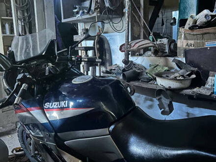 Сузукі GSX 1100F 1996 у Монастыриске на Automoto.ua Синій Сузукі GSX 1100F, об'ємом двигуна 1.1 л та пробігом 97 тис. км за 1694 $, фото 1 на Automoto.ua