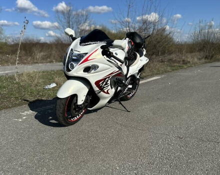Белый Сузуки GSX 1300R Hayabusa, объемом двигателя 1.3 л и пробегом 38 тыс. км за 11000 $, фото 2 на Automoto.ua
