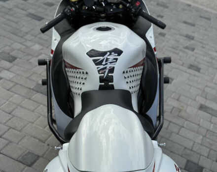 Белый Сузуки GSX 1300R Hayabusa, объемом двигателя 1.3 л и пробегом 38 тыс. км за 11000 $, фото 4 на Automoto.ua