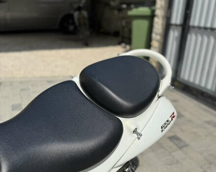 Белый Сузуки GSX 1300R Hayabusa, объемом двигателя 1.3 л и пробегом 38 тыс. км за 11000 $, фото 10 на Automoto.ua