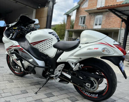 Белый Сузуки GSX 1300R Hayabusa, объемом двигателя 1.3 л и пробегом 38 тыс. км за 11000 $, фото 3 на Automoto.ua
