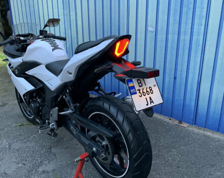 Белый Сузуки GSX 250R, объемом двигателя 0.25 л и пробегом 13 тыс. км за 3300 $, фото 2 на Automoto.ua