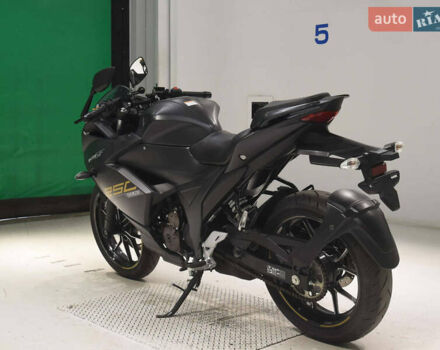 Черный Сузуки GSX 250R, объемом двигателя 0.25 л и пробегом 8 тыс. км за 3999 $, фото 4 на Automoto.ua