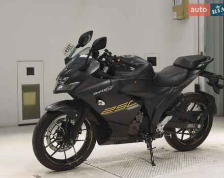 Черный Сузуки GSX 250R, объемом двигателя 0.25 л и пробегом 8 тыс. км за 3999 $, фото 2 на Automoto.ua