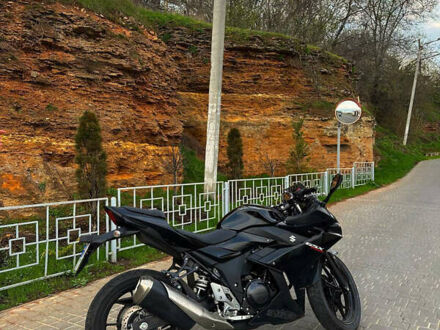 Сузуки GSX 250R 2021 в Одессе на Automoto.ua Черный Сузуки GSX 250R, объемом двигателя 0.25 л и пробегом 6 тыс. км за 2899 $, фото 1 на Automoto.ua