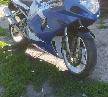 Сузукі GSX R 750 2001 у Києві на Automoto.ua Сузукі GSX R 750, об'ємом двигуна 0 л та пробігом 34 тис. км за 3400 $, фото 1 на Automoto.ua