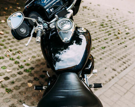 Черный Сузуки Intruder 400, объемом двигателя 0.4 л и пробегом 55 тыс. км за 4400 $, фото 7 на Automoto.ua