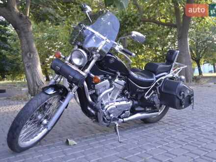 Сузукі Intruder 400 2001 у Одесі на Automoto.ua Чорний Сузукі Intruder 400, об'ємом двигуна 0.39 л та пробігом 47 тис. км за 3300 $, фото 1 на Automoto.ua