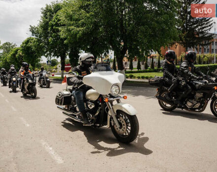 Белый Сузуки Intruder 400 Classic, объемом двигателя 0.4 л и пробегом 39 тыс. км за 5999 $, фото 3 на Automoto.ua