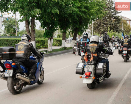 Белый Сузуки Intruder 400 Classic, объемом двигателя 0.4 л и пробегом 39 тыс. км за 5999 $, фото 6 на Automoto.ua