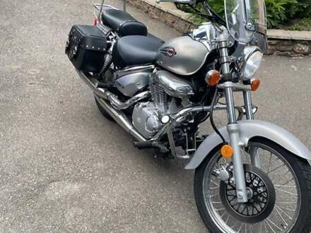 Сузукі Intruder 400 Classic 2015 у Тальном на Automoto.ua Сірий Сузукі Intruder 400 Classic, об'ємом двигуна 0.12 л та пробігом 17 тис. км за 3000 $, фото 1 на Automoto.ua