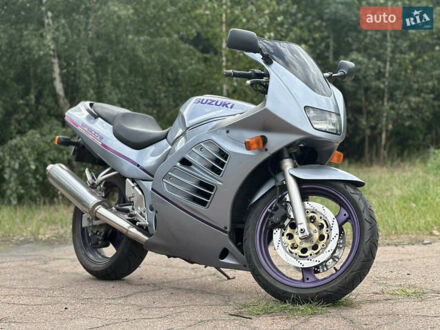 Сузукі RF 600R 1994 у Чернігові на Automoto.ua Сірий Сузукі RF 600R, об'ємом двигуна 0.6 л та пробігом 55 тис. км за 2950 $, фото 1 на Automoto.ua
