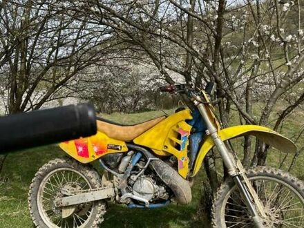 Сузукі RM 250 1996 у Тячеве на Automoto.ua Жовтий Сузукі RM 250, об'ємом двигуна 0 л та пробігом 20 тис. км за 1200 $, фото 1 на Automoto.ua