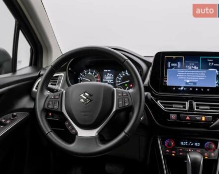 Красный Сузуки S-Cross, объемом двигателя 1.37 л и пробегом 19 тыс. км за 25054 $, фото 6 на Automoto.ua