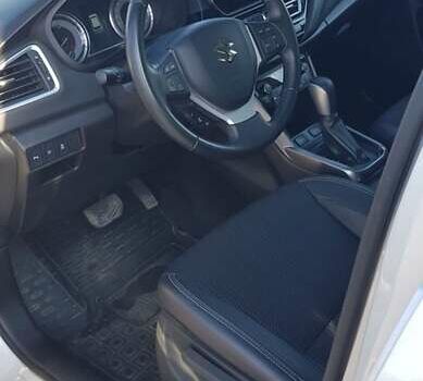 Серый Сузуки S-Cross, объемом двигателя 1.37 л и пробегом 40 тыс. км за 25500 $, фото 3 на Automoto.ua