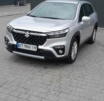 Сузуки S-Cross 2024 в Ивано-Франковске на Automoto.ua Серый Сузуки S-Cross, объемом двигателя 1.37 л и пробегом 4 тыс. км за 23929 $, фото 2 на Automoto.ua