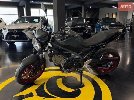 Сузукі SFV 650 2015 у Чернівцях на Automoto.ua Чорний Сузукі SFV 650, об'ємом двигуна 0.65 л та пробігом 1 тис. км за 7500 $, фото 1 на Automoto.ua