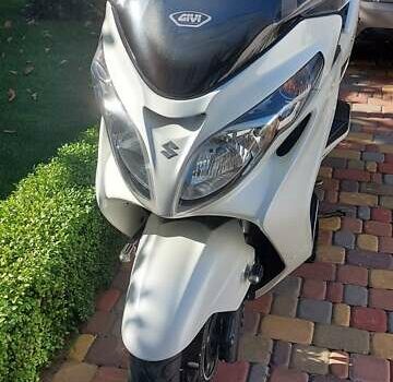 Белый Сузуки Skywave 250, объемом двигателя 0.39 л и пробегом 51 тыс. км за 2908 $, фото 2 на Automoto.ua