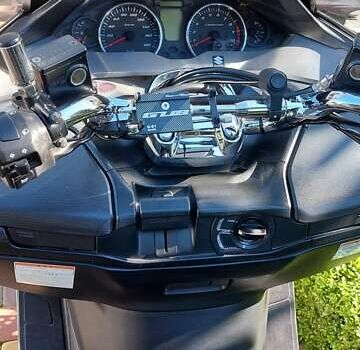 Белый Сузуки Skywave 250, объемом двигателя 0.39 л и пробегом 51 тыс. км за 2908 $, фото 4 на Automoto.ua