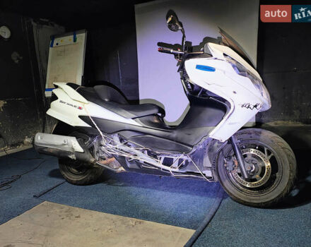 Білий Сузукі Skywave 250, об'ємом двигуна 0.25 л та пробігом 26 тис. км за 1850 $, фото 14 на Automoto.ua