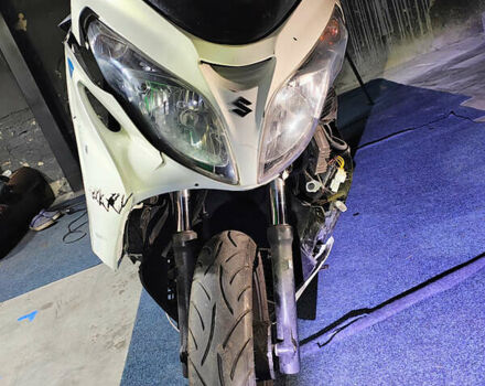 Білий Сузукі Skywave 250, об'ємом двигуна 0.25 л та пробігом 26 тис. км за 1850 $, фото 1 на Automoto.ua