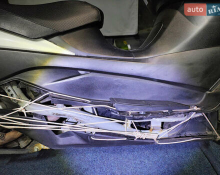 Білий Сузукі Skywave 250, об'ємом двигуна 0.25 л та пробігом 26 тис. км за 1850 $, фото 19 на Automoto.ua