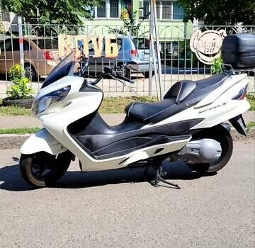 Белый Сузуки Skywave 250, объемом двигателя 0.25 л и пробегом 34 тыс. км за 2200 $, фото 4 на Automoto.ua