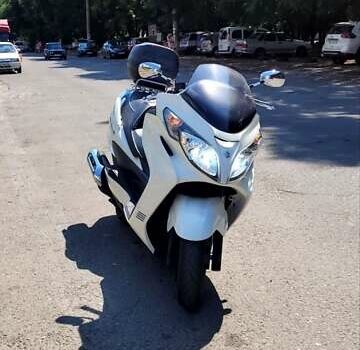 Белый Сузуки Skywave 250, объемом двигателя 0.25 л и пробегом 34 тыс. км за 2200 $, фото 2 на Automoto.ua