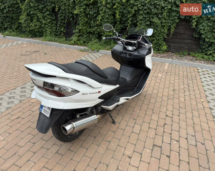 Белый Сузуки Skywave 250, объемом двигателя 0.25 л и пробегом 28 тыс. км за 2500 $, фото 6 на Automoto.ua