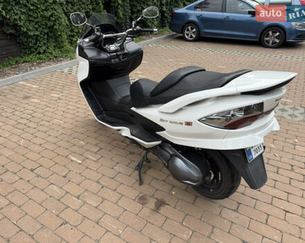 Белый Сузуки Skywave 250, объемом двигателя 0.25 л и пробегом 28 тыс. км за 2500 $, фото 2 на Automoto.ua