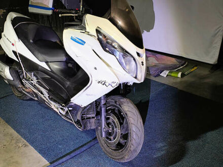 Сузукі Skywave 250 2010 у Києві на Automoto.ua Білий Сузукі Skywave 250, об'ємом двигуна 0.25 л та пробігом 26 тис. км за 1850 $, фото 1 на Automoto.ua