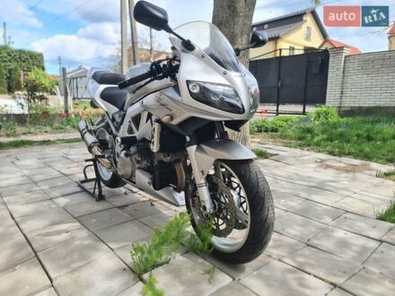 Сузукі SV 1000S 2004 у Києві на Automoto.ua Сірий Сузукі SV 1000S, об'ємом двигуна 1 л та пробігом 45 тис. км за 5300 $, фото 1 на Automoto.ua