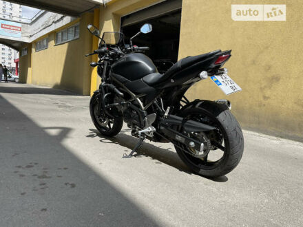 Сузукі SV 650 2021 у Києві на Automoto.ua Чорний Сузукі SV 650, об'ємом двигуна 0.65 л та пробігом 10 тис. км за 7400 $, фото 1 на Automoto.ua