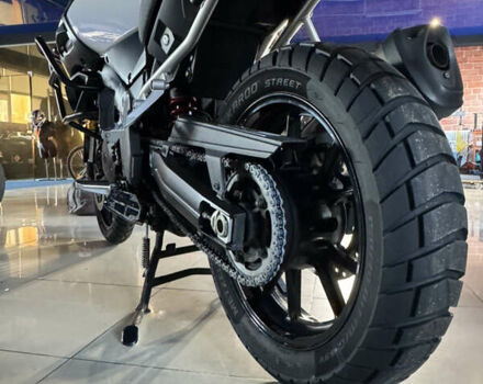 Белый Сузуки V-Strom 1000, объемом двигателя 1 л и пробегом 35 тыс. км за 10000 $, фото 6 на Automoto.ua