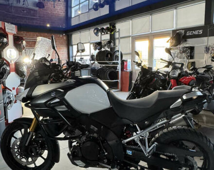 Белый Сузуки V-Strom 1000, объемом двигателя 1 л и пробегом 35 тыс. км за 10000 $, фото 2 на Automoto.ua