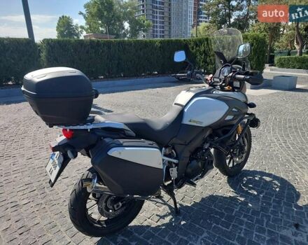 Белый Сузуки V-Strom 1000, объемом двигателя 1 л и пробегом 25 тыс. км за 9000 $, фото 5 на Automoto.ua
