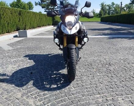 Белый Сузуки V-Strom 1000, объемом двигателя 1 л и пробегом 25 тыс. км за 9000 $, фото 1 на Automoto.ua