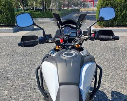 Белый Сузуки V-Strom 1000, объемом двигателя 1 л и пробегом 25 тыс. км за 9000 $, фото 6 на Automoto.ua