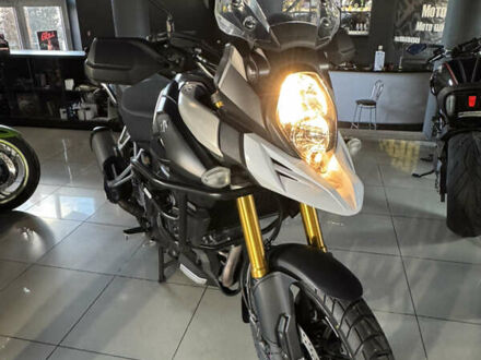 Сузукі V-Strom 1000 2017 у Києві на Automoto.ua Білий Сузукі V-Strom 1000, об'ємом двигуна 1 л та пробігом 35 тис. км за 10000 $, фото 1 на Automoto.ua