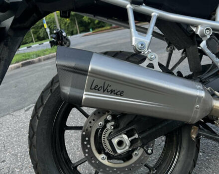 Бежевый Сузуки V-Strom 1000, объемом двигателя 1 л и пробегом 13 тыс. км за 10000 $, фото 6 на Automoto.ua