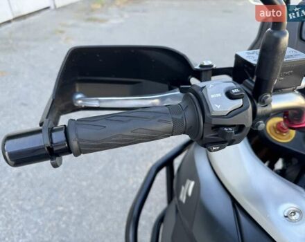 Сузуки V-Strom 1000 2016 в Днепре (Днепропетровске) на Automoto.ua Красный Сузуки V-Strom 1000, объемом двигателя 0 л и пробегом 14 тыс. км за 9300 $, фото 7 на Automoto.ua