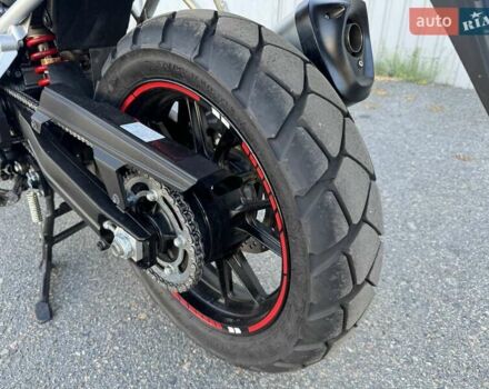 Сузуки V-Strom 1000 2016 в Днепре (Днепропетровске) на Automoto.ua Красный Сузуки V-Strom 1000, объемом двигателя 0 л и пробегом 14 тыс. км за 9300 $, фото 12 на Automoto.ua