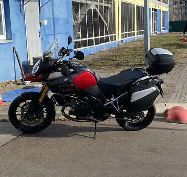 Красный Сузуки V-Strom 1000, объемом двигателя 1.04 л и пробегом 24 тыс. км за 8900 $, фото 3 на Automoto.ua
