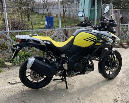 Желтый Сузуки V-Strom 1000, объемом двигателя 1 л и пробегом 17 тыс. км за 12000 $, фото 3 на Automoto.ua