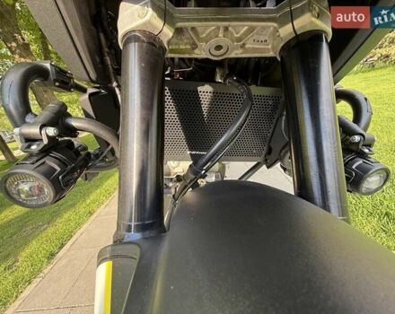Желтый Сузуки V-Strom 1000, объемом двигателя 1.04 л и пробегом 16 тыс. км за 9500 $, фото 33 на Automoto.ua
