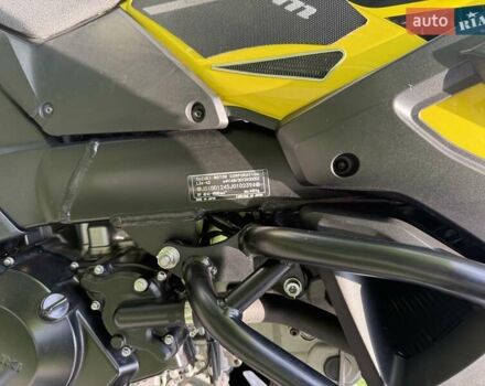 Желтый Сузуки V-Strom 1000, объемом двигателя 1.04 л и пробегом 16 тыс. км за 9500 $, фото 35 на Automoto.ua